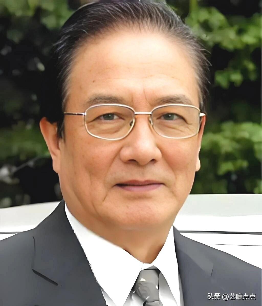 他是珠影的老艺术家，上世纪八、九十年代，他在银幕上不断变换着形象。比如《与魔鬼打