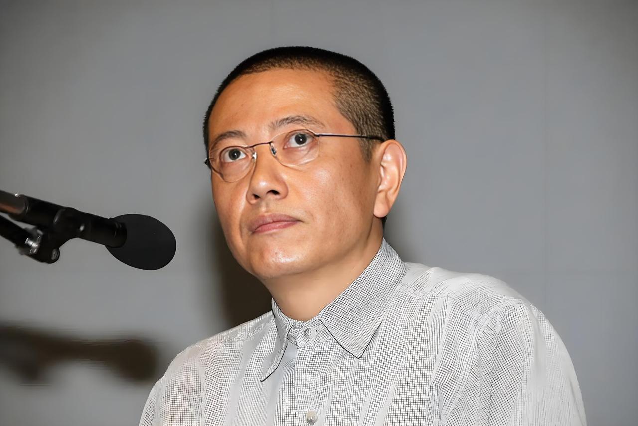 不管你喜不喜欢陈丹青这个人，
但他说的这段话你一定会赞成。
他说：
在法治社会，