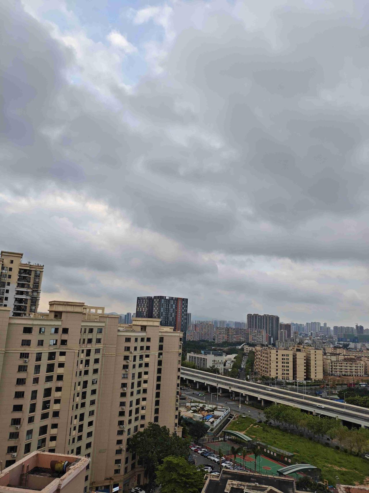 我的今日状态：😁轻松愉快
我这里的天气：☁️阴天深圳今日有雾，气温28度到34