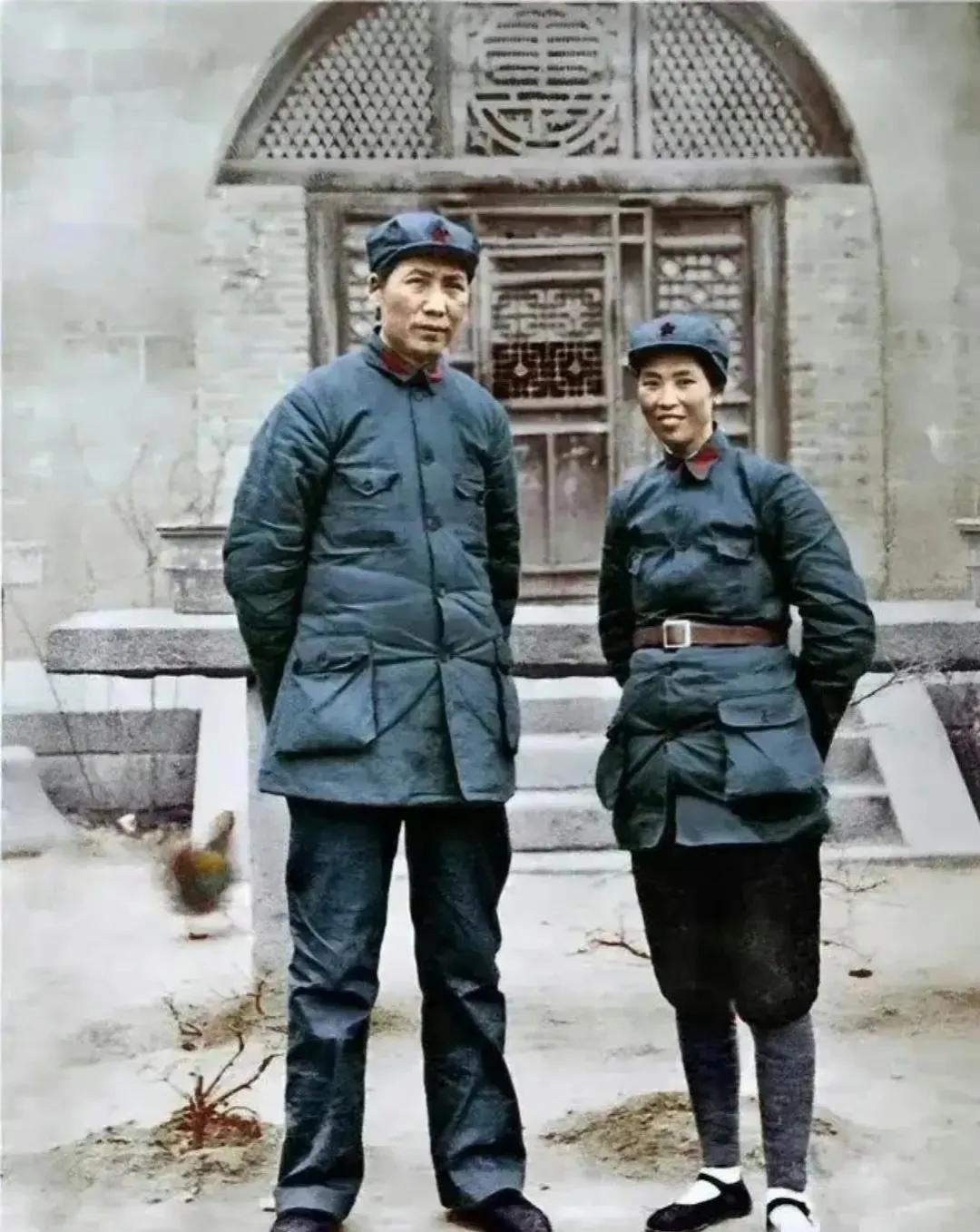 伟人年轻时的照片！他是东方的太阳，时刻照耀着大地！
缅怀！
#缅怀一代伟人！#