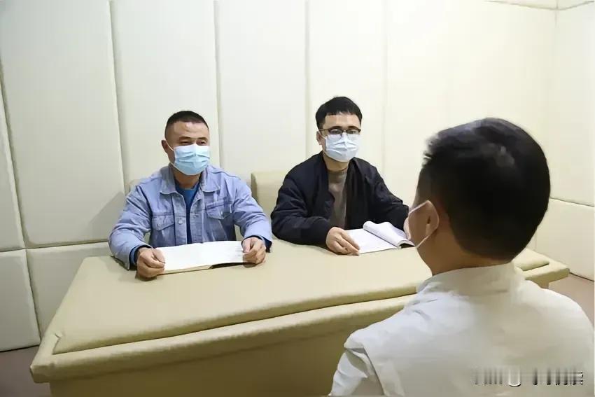莫伸手，伸手必被捉。