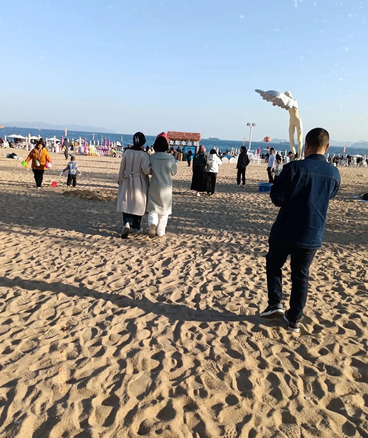 谁能想到啊！
养了二十多年的女儿，
供她读完大学，转头就跟个外省男生好上了

两