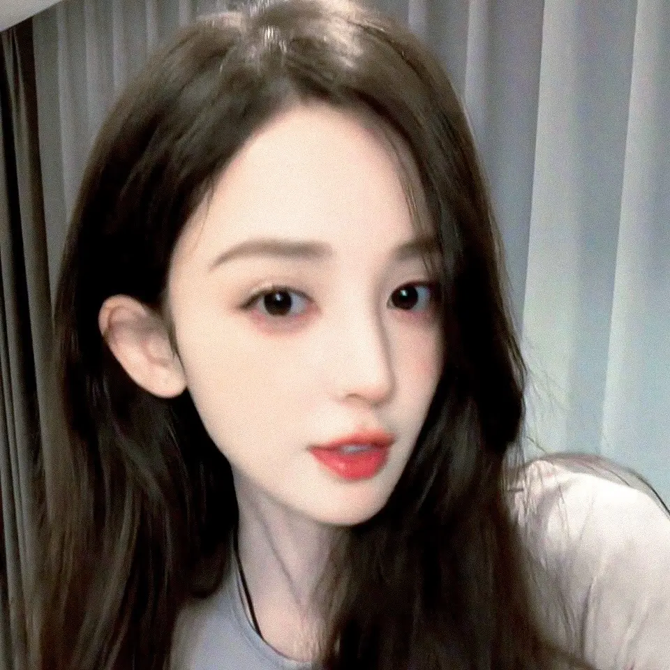 娜扎。