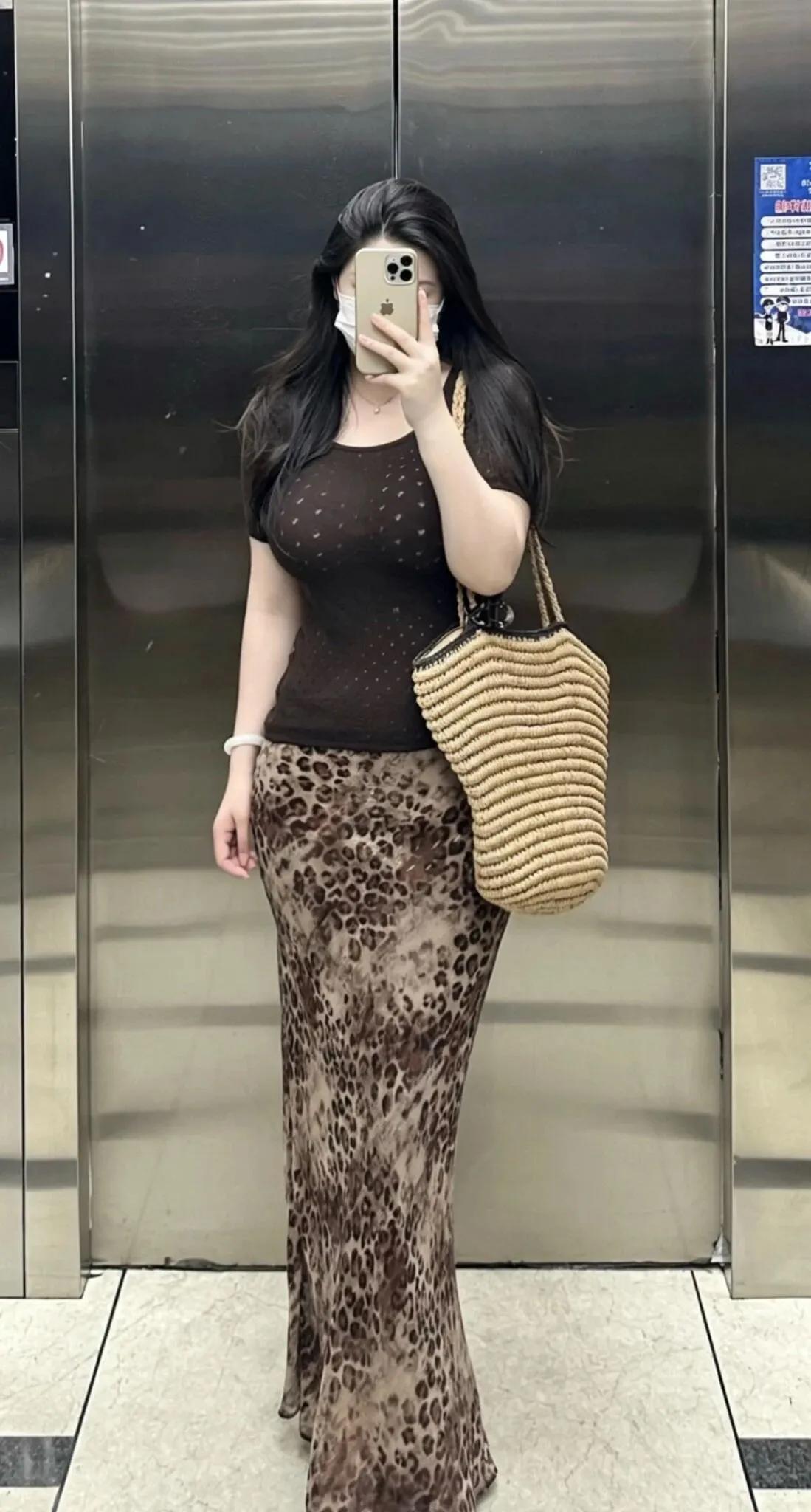 大码大排量的女人！皮肤好，身材好，关键是镯子还很仙。