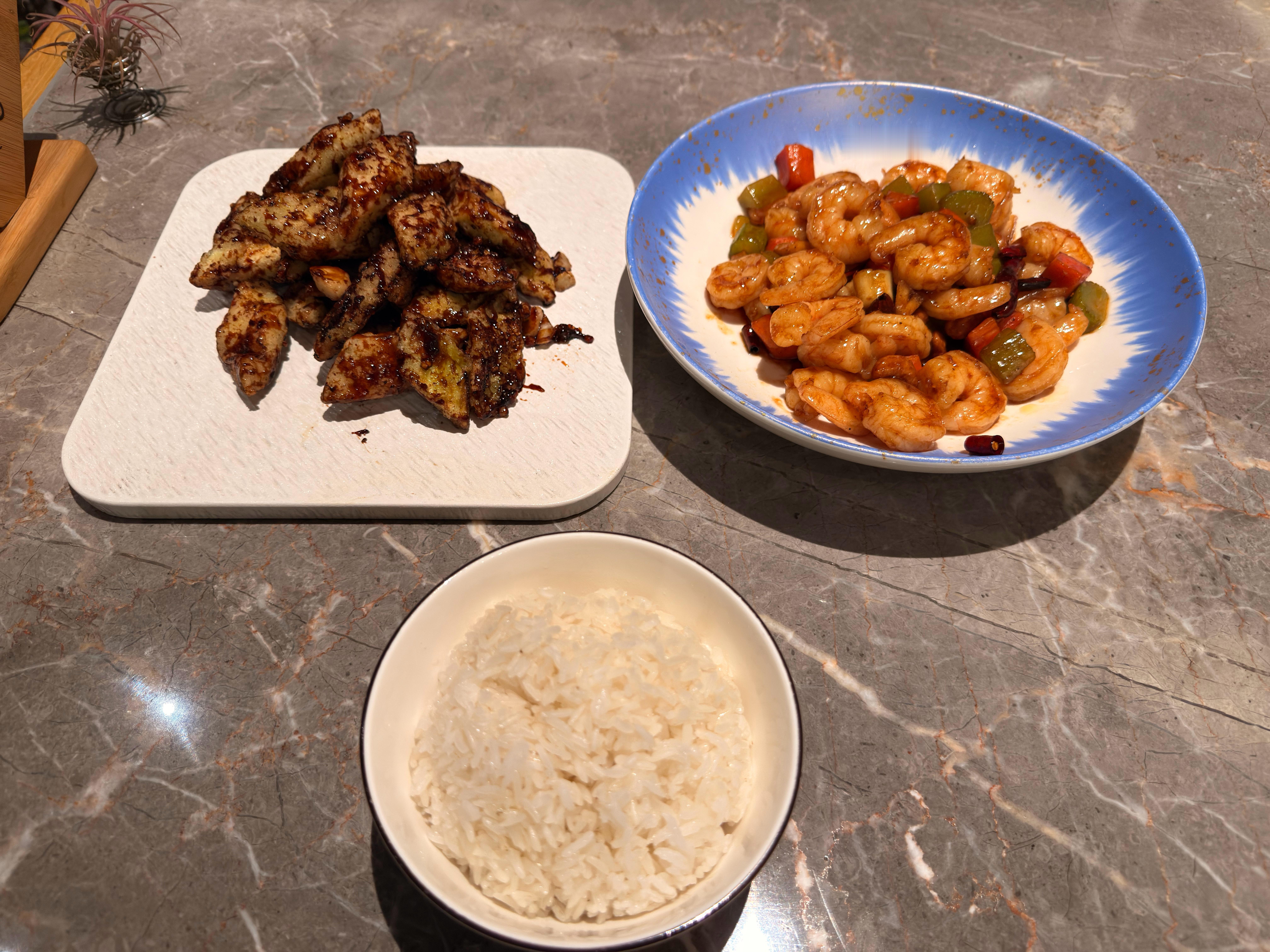 一般去活动品牌方会安排晚餐有的是酒店自助餐 有的是餐标xx元今天是150的餐标 