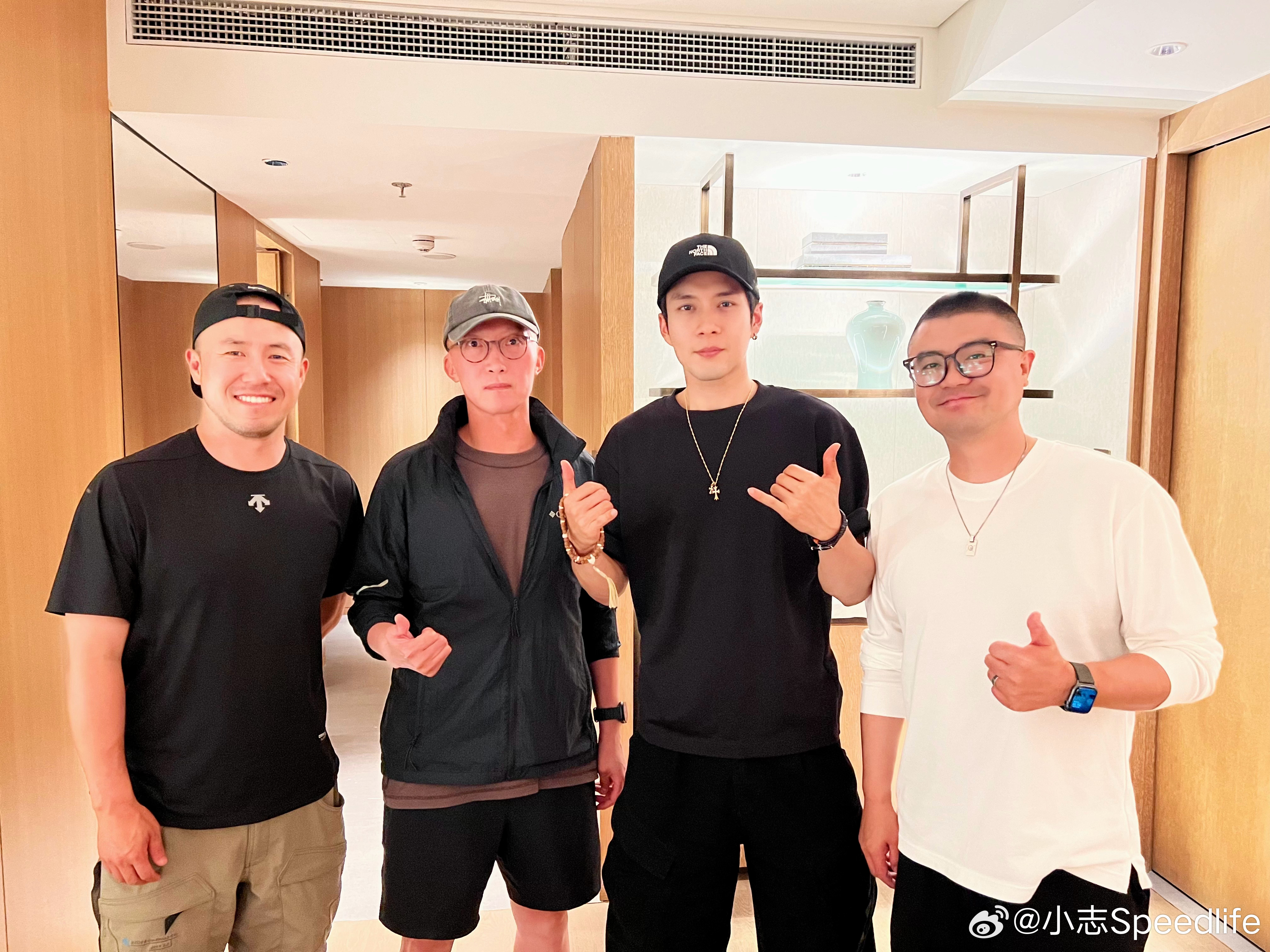 1位从北疆回来的老铁和3位南疆回来的老铁终于聚上了[笑cry]韩东君[超话]我和