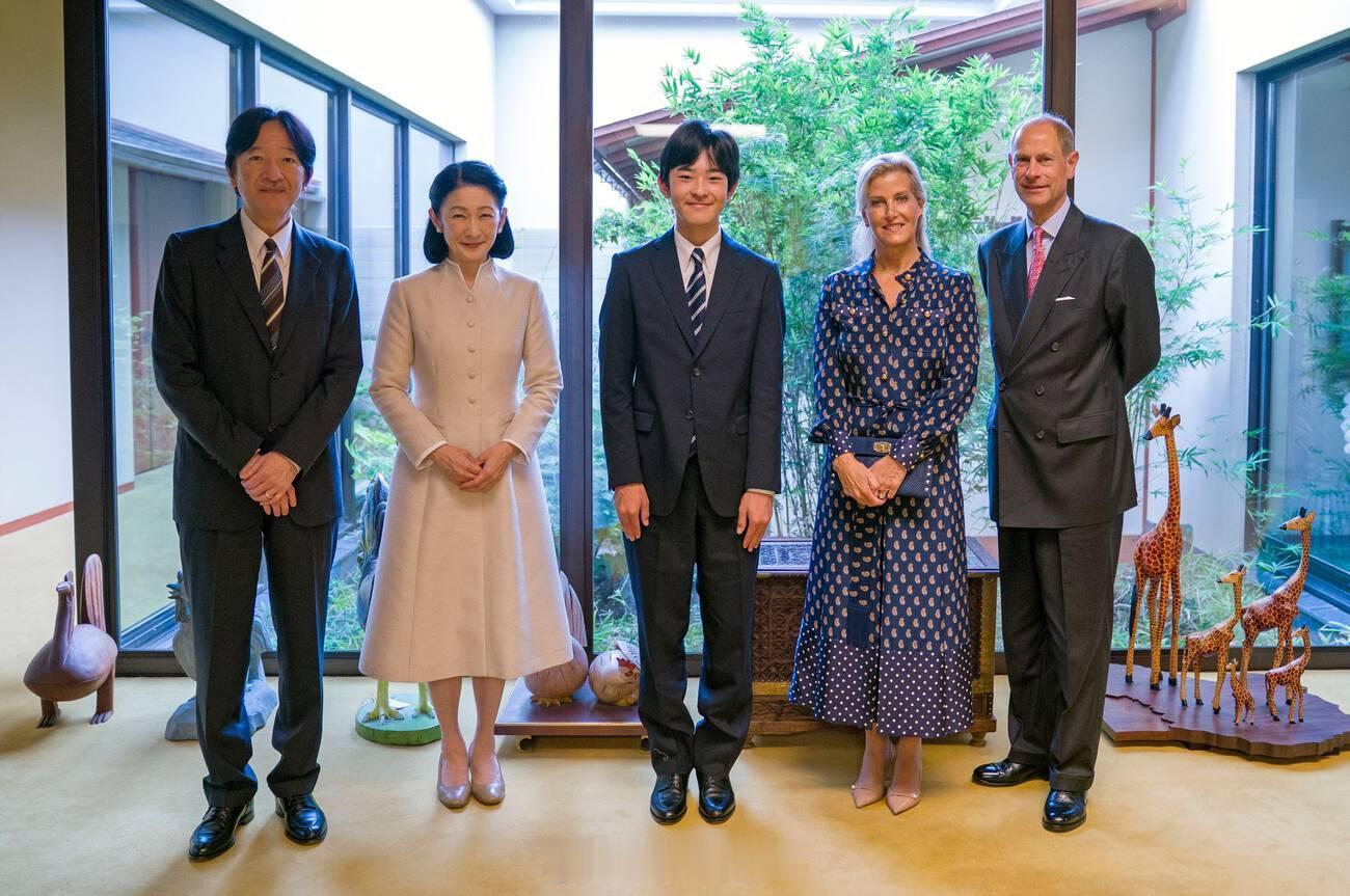 英国王室[超话]  今天爱丁堡公爵夫妇在日本东京的赤坂宫与秋篠宮文仁亲王、文仁亲