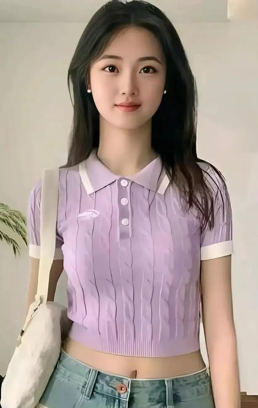 甜美少女风穿搭，清新紫色上衣配牛仔短裤，元气满满！🌸👗👖