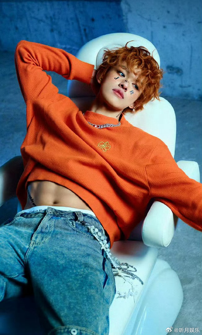 朱志鑫张极生图 只知道我们05后第一男歌手张极身材和脸蛋都很曼妙期待今晚微博之夜