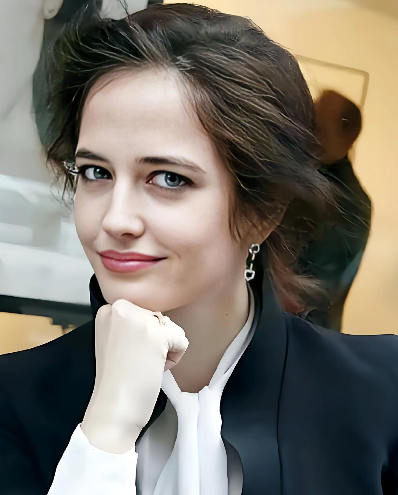 中国免签政策一放宽，好多欧洲美女都想来中国，这一点也不意外！240小时过境免签政