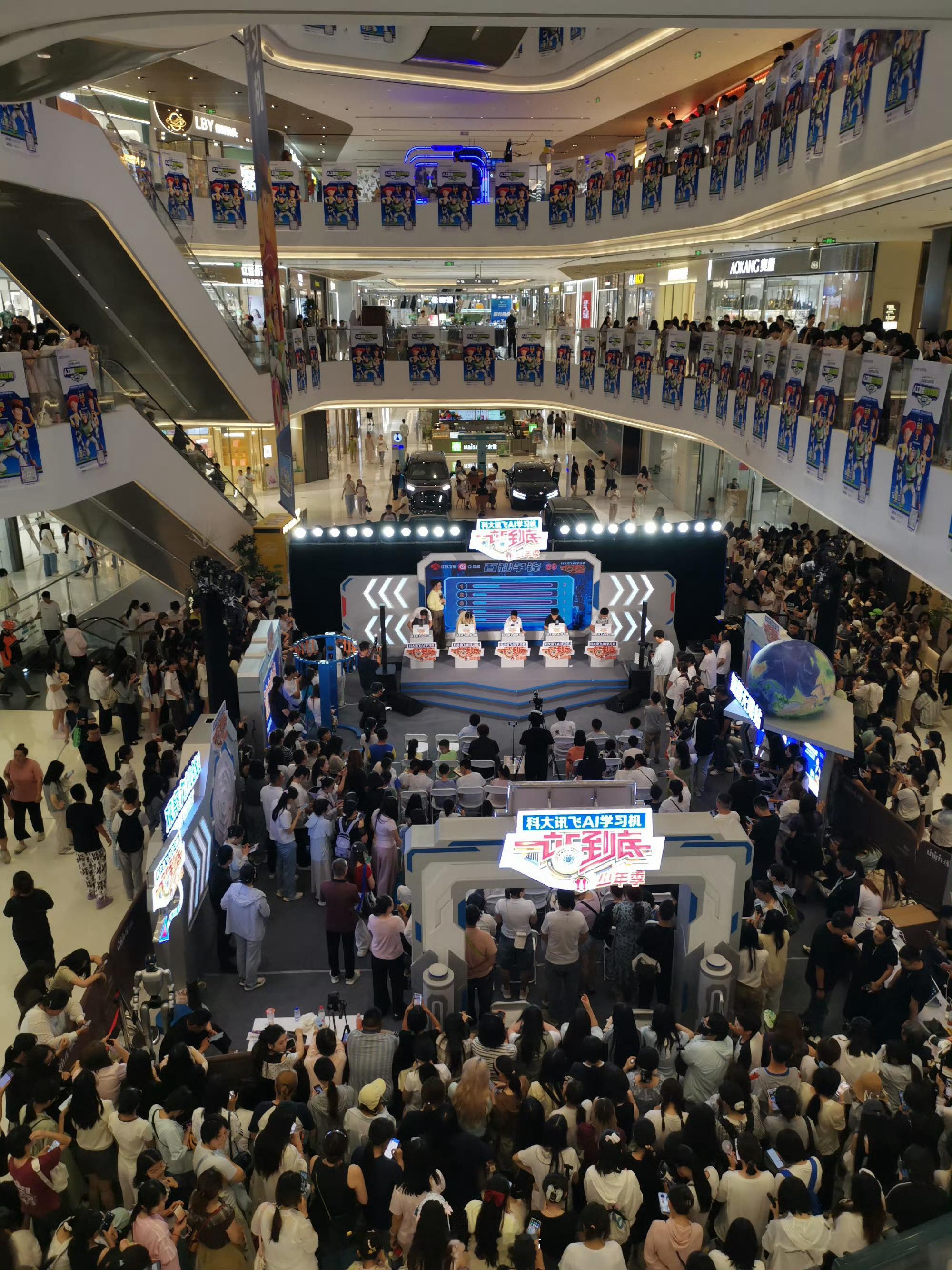 唐九洲济南线下活动人气 济南站城市赛现场气氛燃到爆！华山环宇城每一层都站满了人，