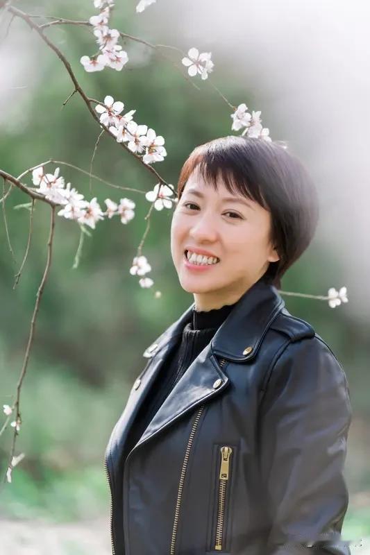 31岁女子患病离世 确诊仅2个多月 31岁新疆舞蹈老师万小艳因患EB嗜血综合症离