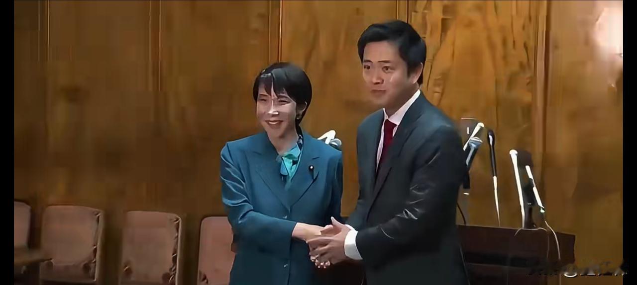 高市政权要带领日本翻身了吗？

竟然要放弃“无核三原则”向拥有核武器进发！

据