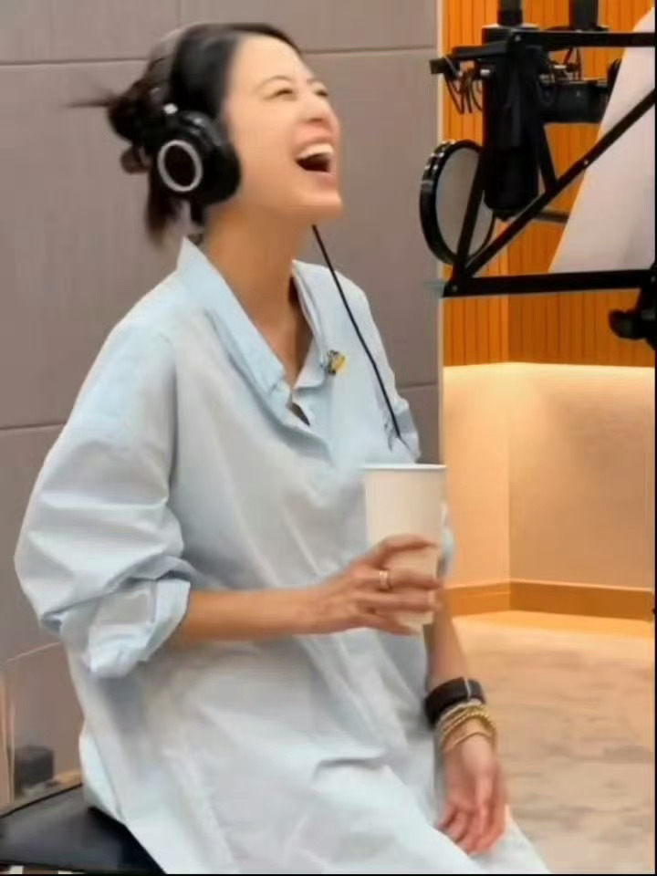 江语晨上完厕所了别担心乘风初舞台直播乘风2026心疼又好笑，江语晨憋着上厕所完成