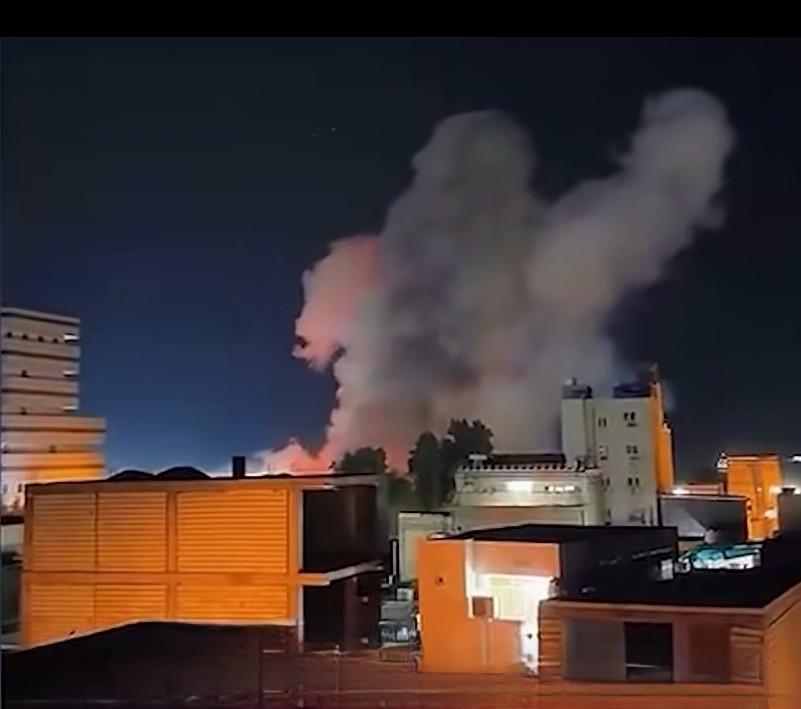 美军对伊朗下狠手，不打军队只打民生，打最脆弱的地方。伊朗那些崇拜美国的反政府人该