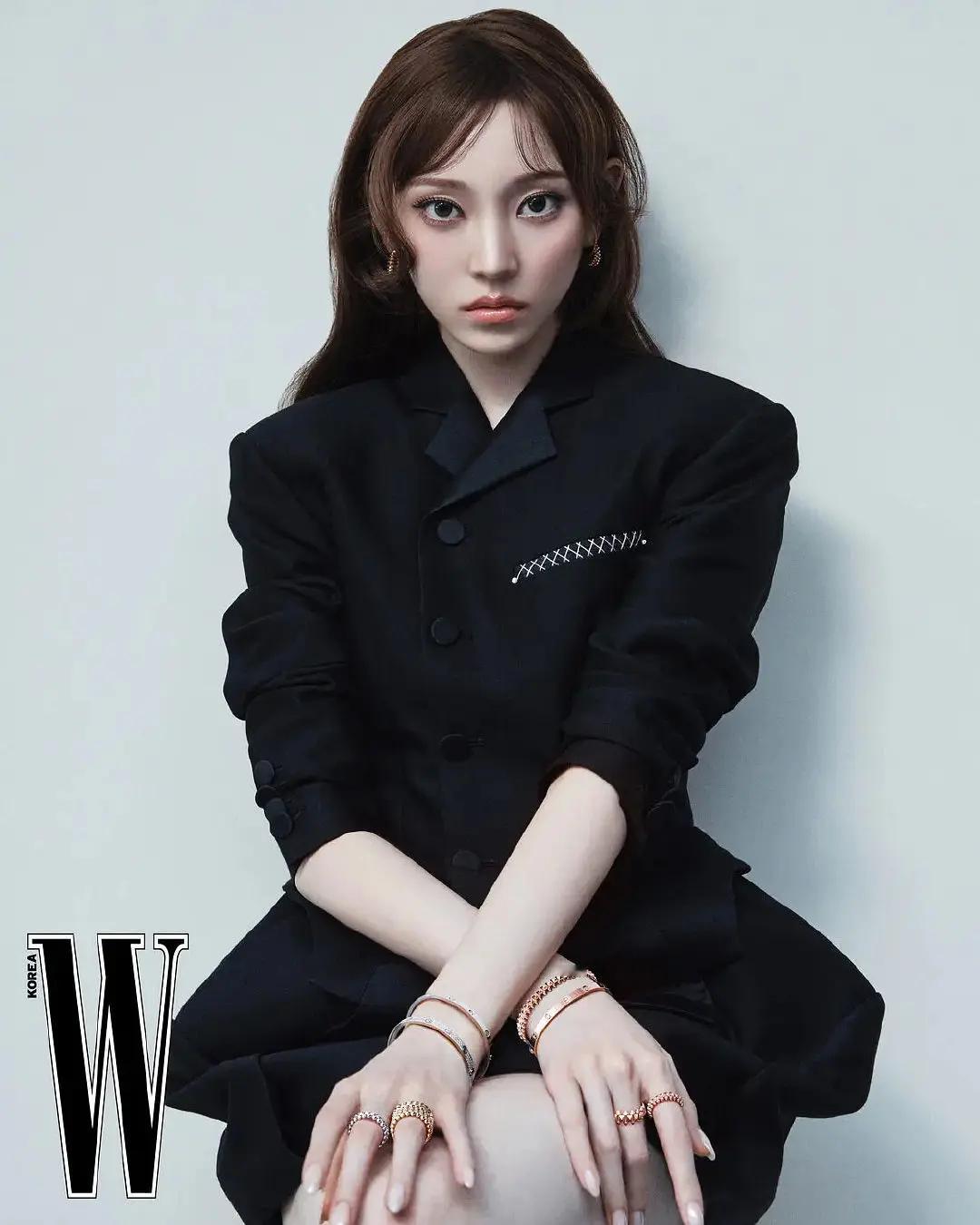 李荣书和姜海粼haerin 同样是佩戴珠宝杂志拍摄的表现力怎么评？怎么感觉李荣书