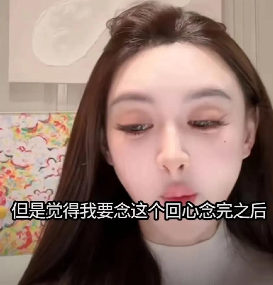 叶柯直播又哭了
太假了
没看到一滴泪
拿个纸巾在那晃
还提前准备好回信卡片在那演