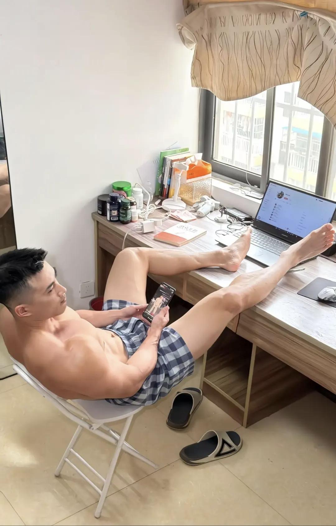 哇塞，好像我健身房里的一个直男    pag-das小趴菜