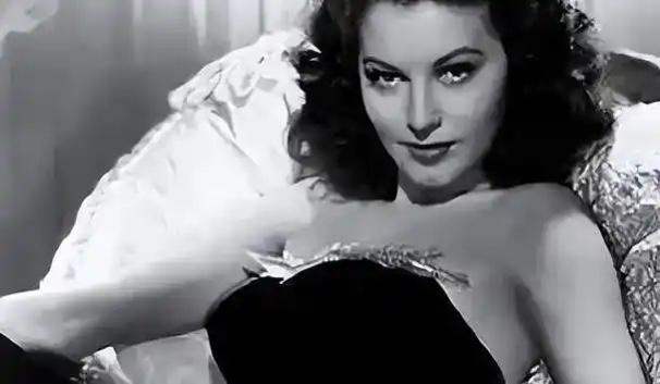 揭秘苏联女特工的养成过程：美貌第一，训练尺度令人不敢直视。在美国电影《复仇者联盟