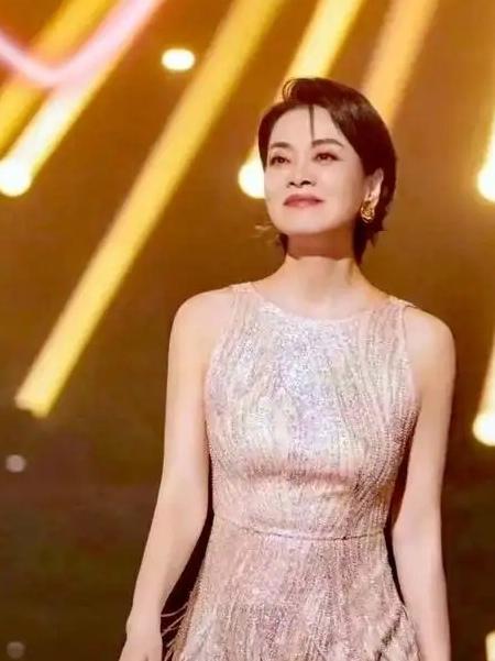 毛阿敏：一名女工，不识五线谱，歌却唱恁好

印象中，毛阿敏在过去年代是响当当的歌