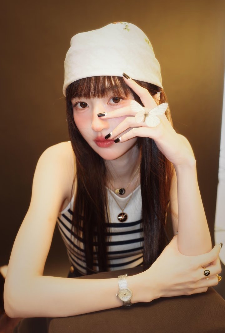 网友票选出齐刘海造型最美的女明星：TOP9 章若楠TOP8 沈月TOP7 赵露思
