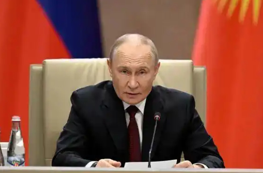 据英媒报道，俄罗斯总统普京在接受印度媒体采访时强硬表态，要求乌克兰军队从顿巴斯地