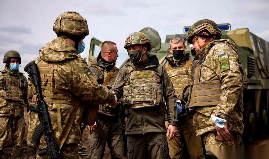 这根本不是在谈条件，这是在抠对方的心尖子肉。
俄乌这局棋，下到现在已经没啥战术可