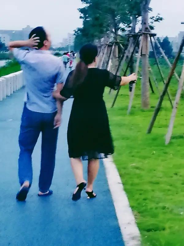 二婚选伴侣，经济和感情都重要，缺一不可。头婚或许能靠心动撑过磨合，二婚经历过生活