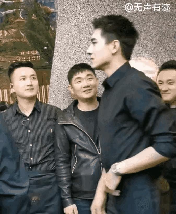 只能迷倒女人的男人算什么帅哥，能同时把男人也给迷倒了，那才是，林更新就做到了，看