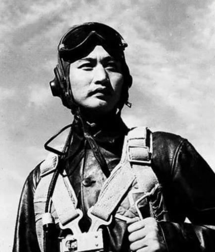1951年11月23日，朝鲜清川江上空。志愿军飞行员刘玉堤刚打下一架敌机，准备返
