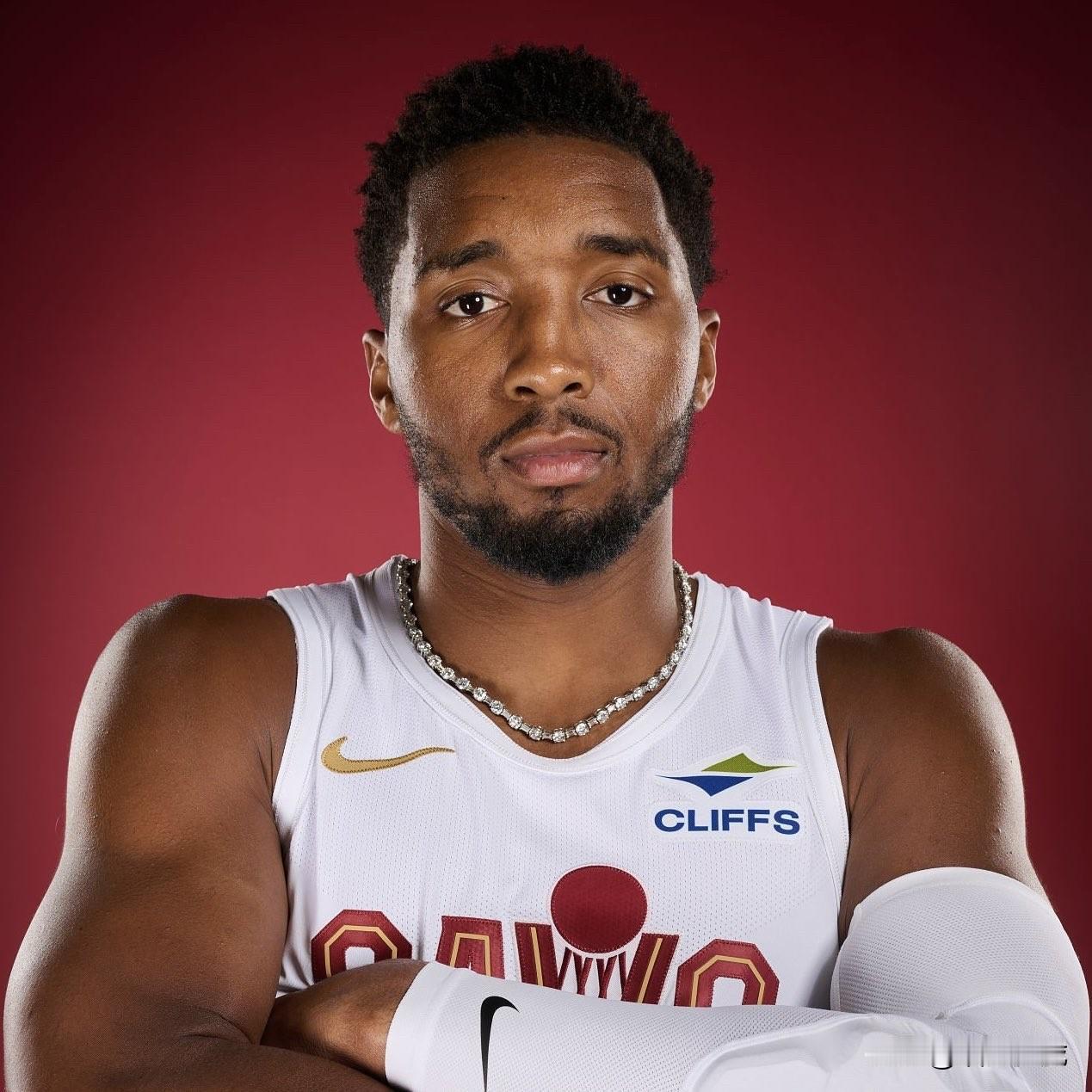 米切尔根本不值7000万美元年薪！

一位匿名的NBA总经理表示，多诺万·米切尔