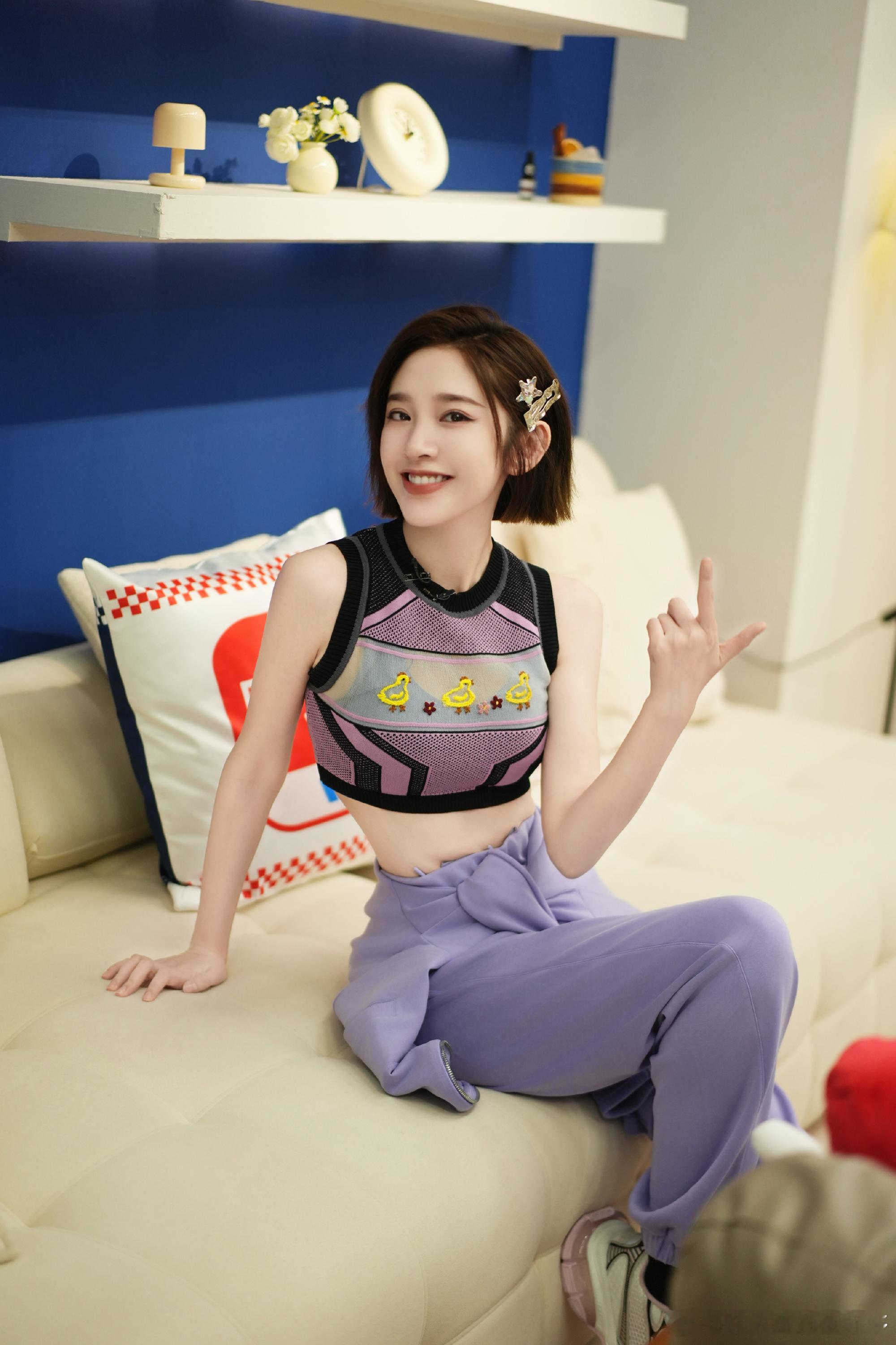 唐艺昕说不能在幼儿园待着了谁被唐艺昕可爱到！大方玩梗自己的舞台，直言不能在幼儿园