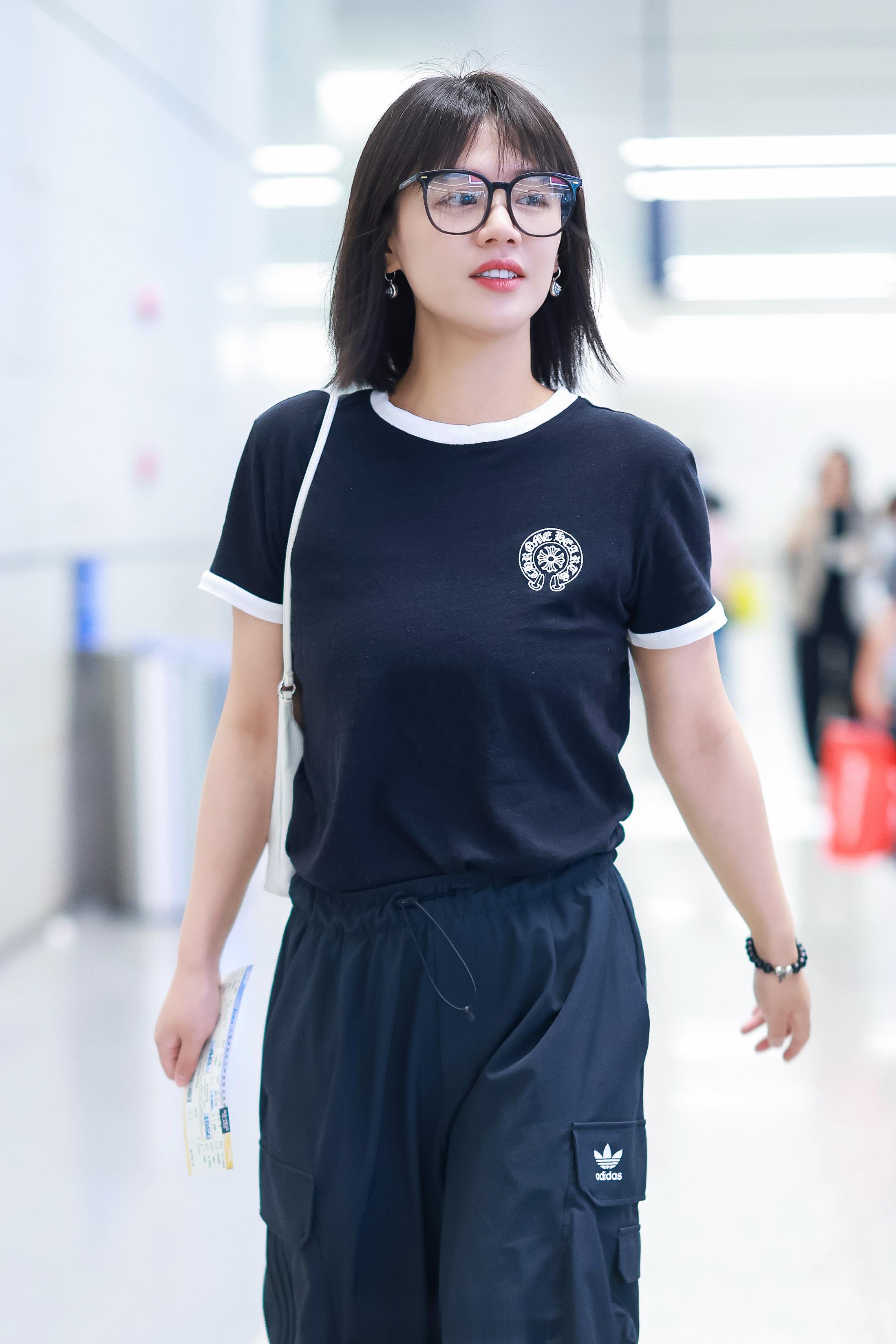 #马思纯[超话]# 上海✈️北京 ​​​