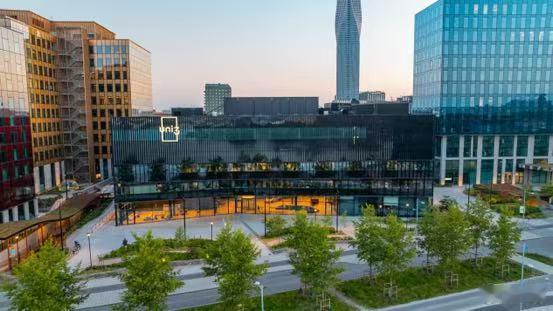 吉利的国际化思路不止在全球市场的布局和品牌阵容的宽度上，另一方面，也一直反应在对