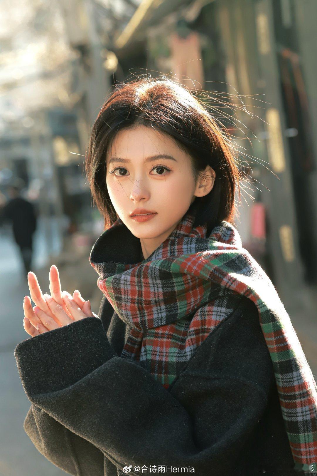合诗雨演过山花烂漫时柳细莺合诗雨演过山花烂漫时 于正鸣不平，疑似《天才女友》女二
