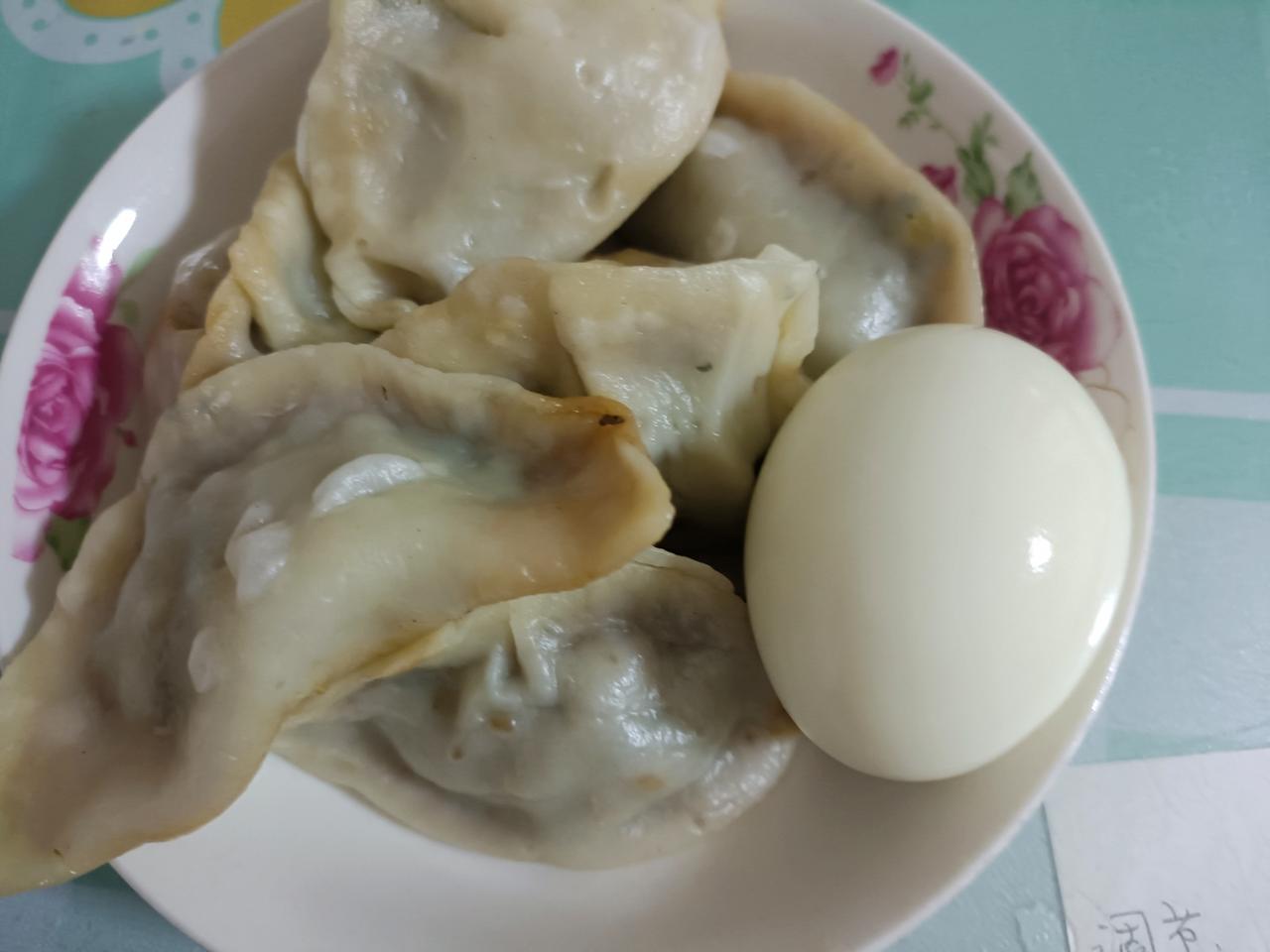 聊一聊我的早餐，一日三餐我最重视的早餐，早餐一定做到少而精，今天早餐是一个水煮鸡