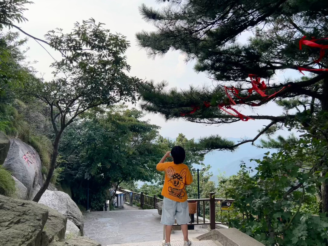 工作日去各个地方玩真的好爽昨天山上才25个人（图3）（图1）可爱多在给我们指路！