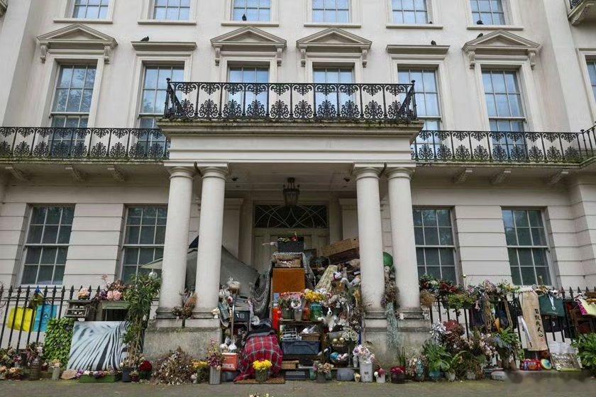 流浪汉于许家印豪宅廊下居住三年 英国许家印伦敦豪宅被流浪汉“霸占”。根据英国相关