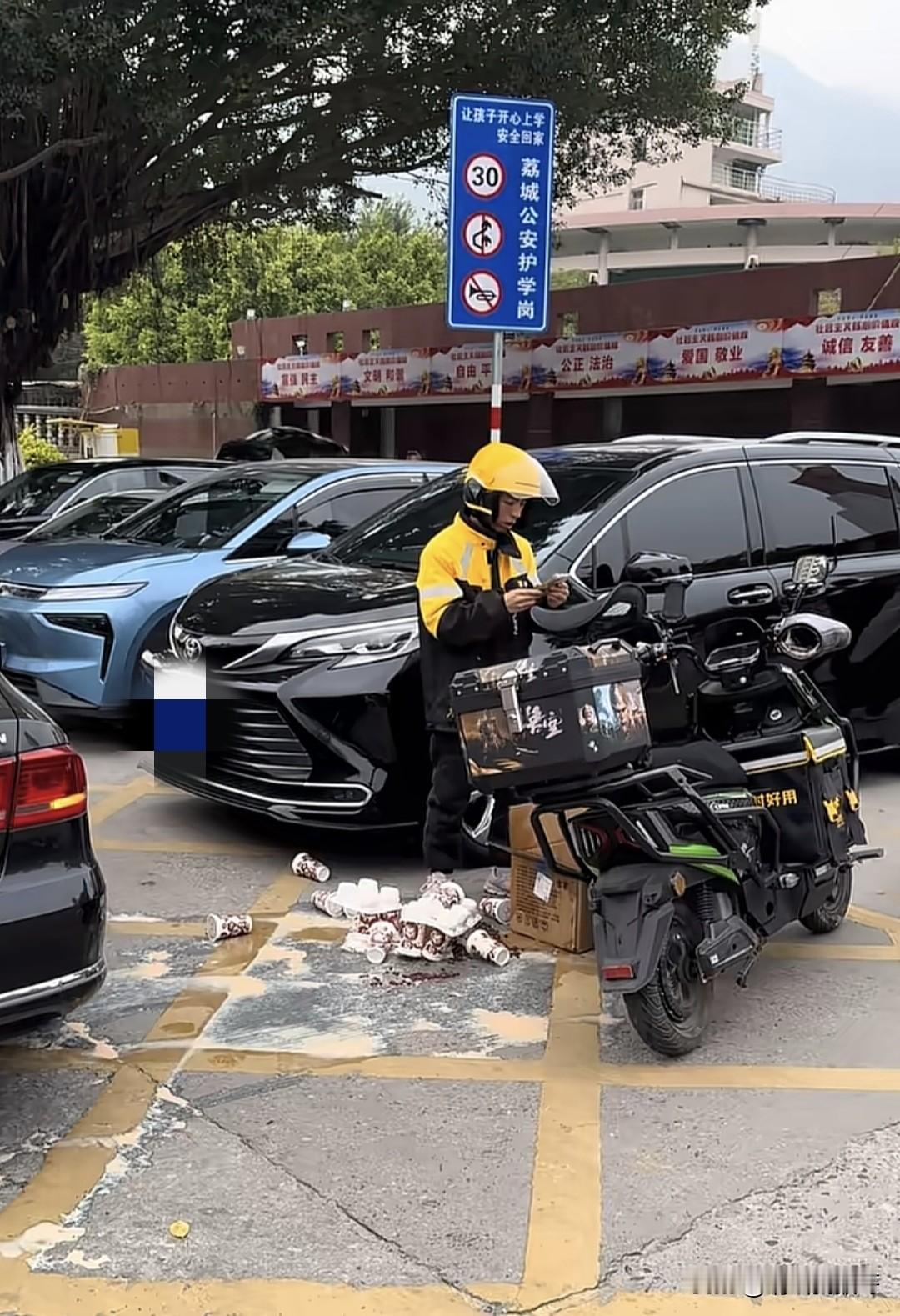 32杯奶茶，价值也就几百块钱，但是古茗看到这个新闻能主动站出来，至少说明这个老板