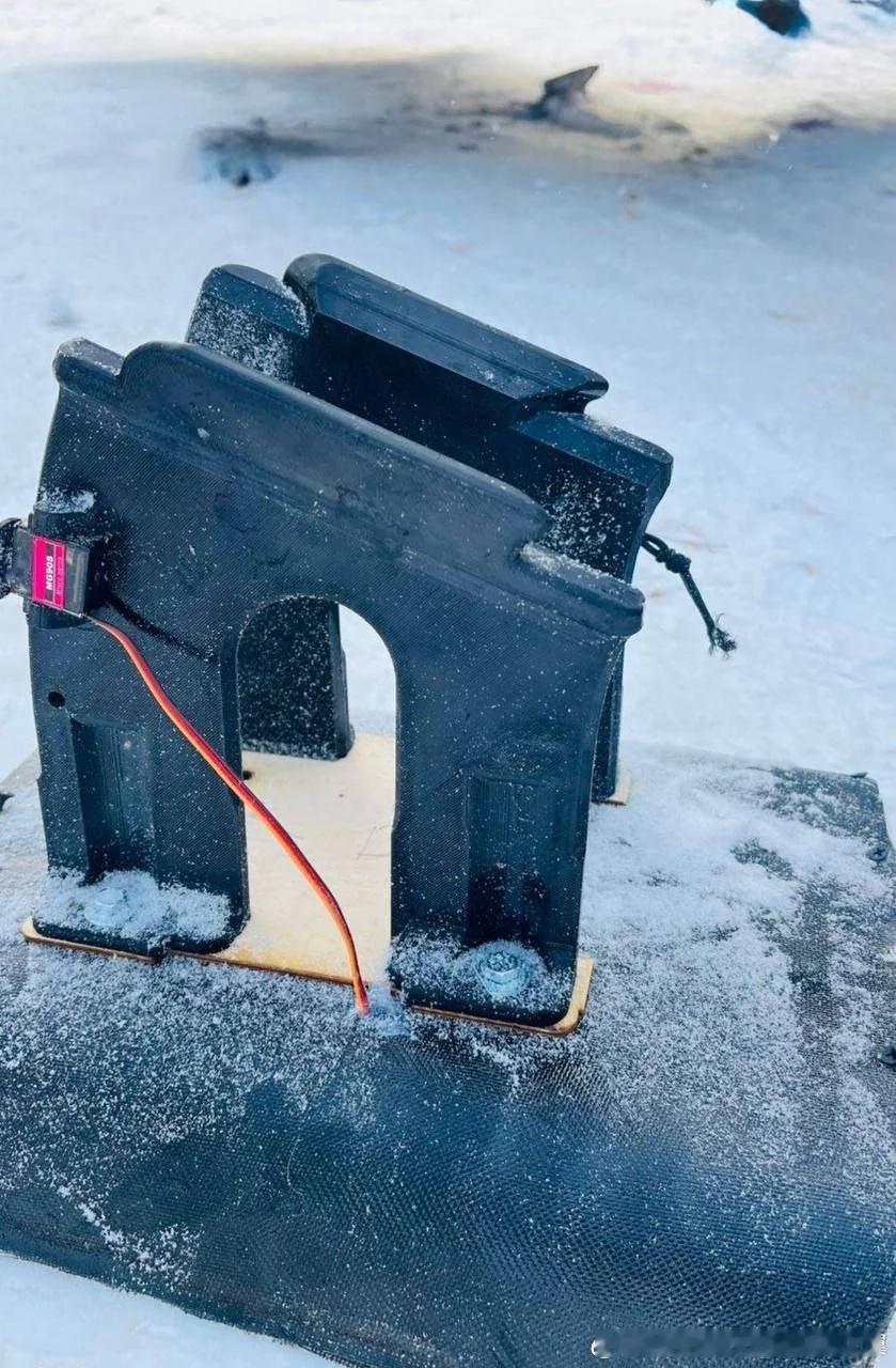 俄罗斯非洲菊诱饵无人机现已具备搭载FPV无人机的能力，这一进化使它从单纯的“消耗