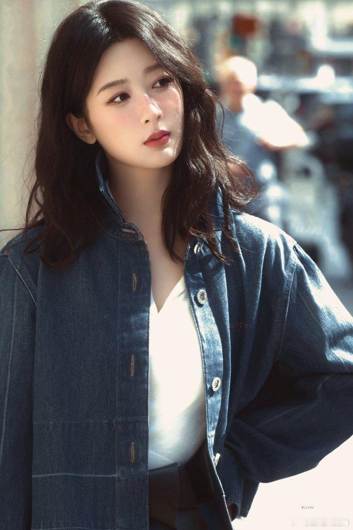 杨紫杨紫说的是哪里口音 今天也是被杨紫的口音笑到肚子疼的一天。不管是陕西话还是泰