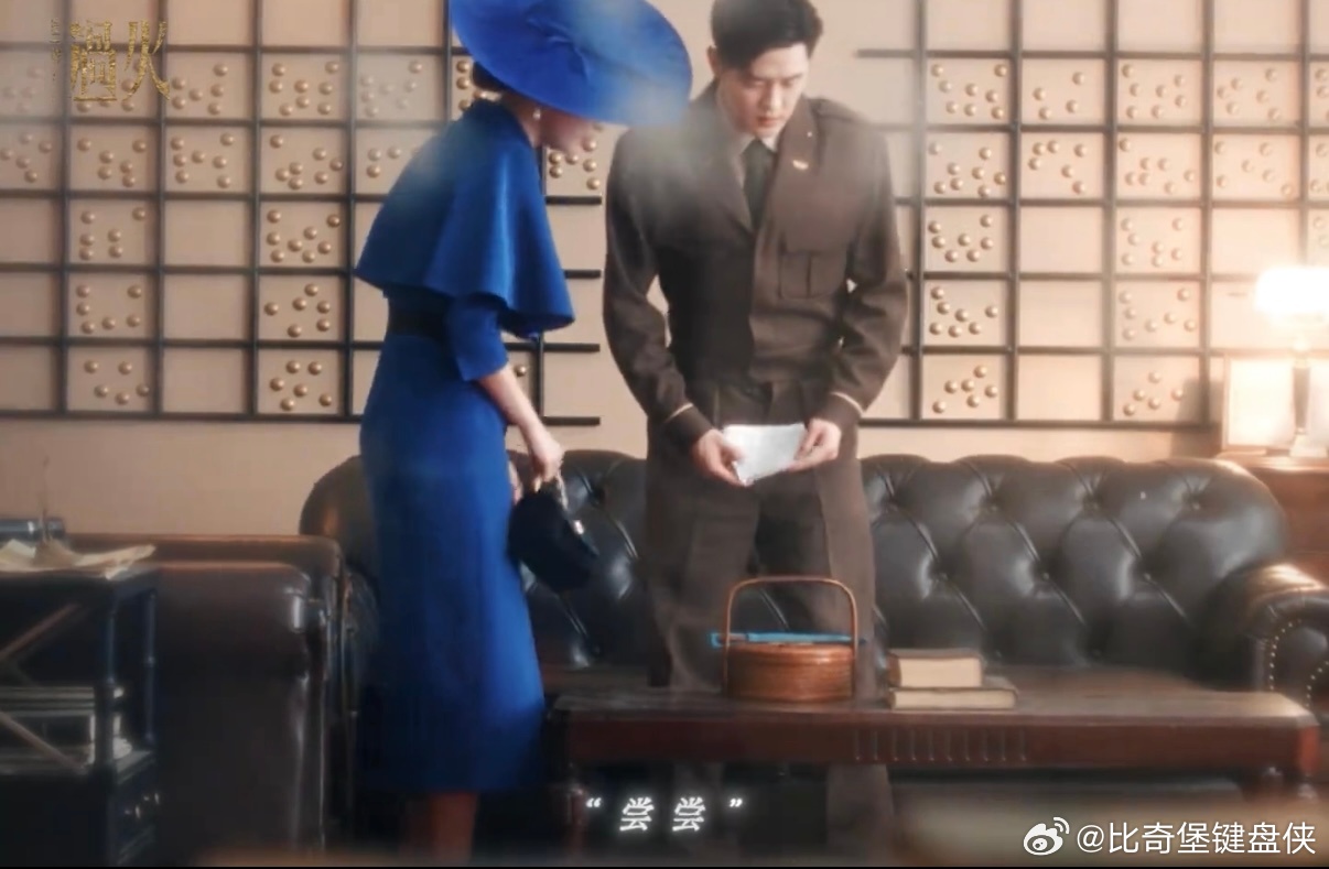 张凌赫戏里戏外都冲付辛博吃醋这一秒过火 张凌赫这是把包子当成了暗号吧，每问一次付