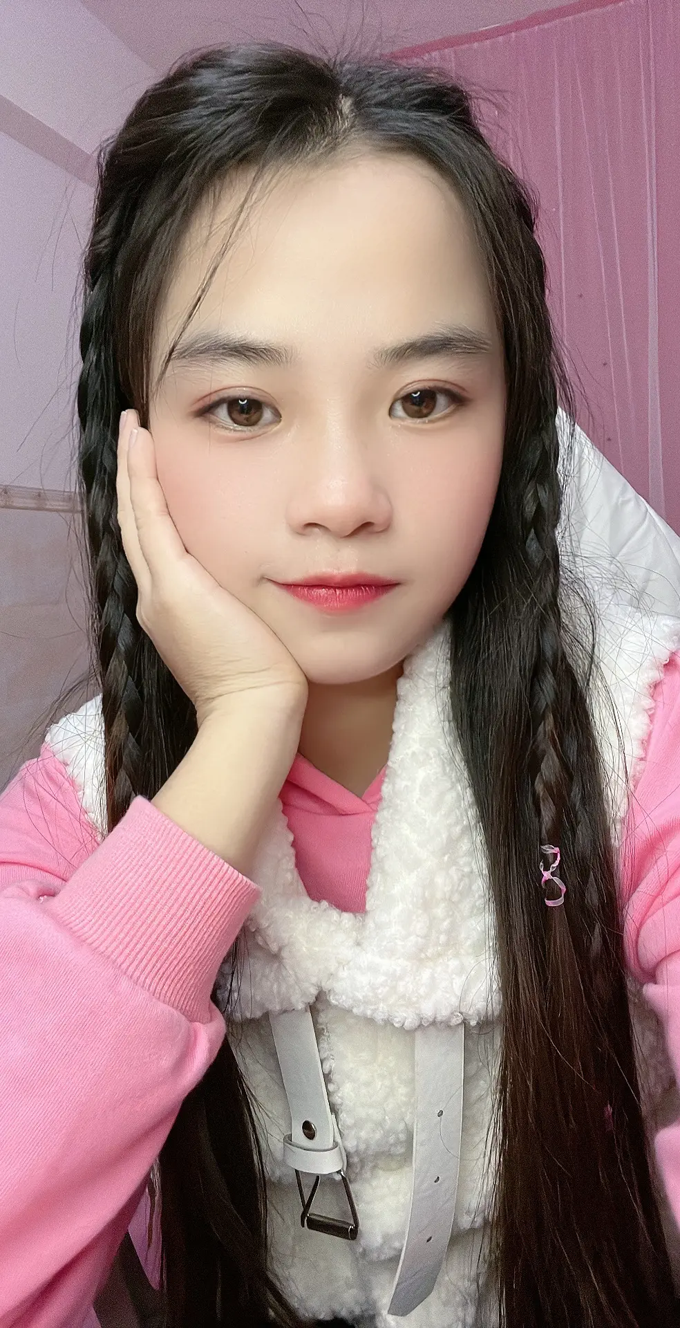 习惯”这个词真的好疼 让我没资格被人怜悯 也没资格悲伤 我似乎习惯了这...