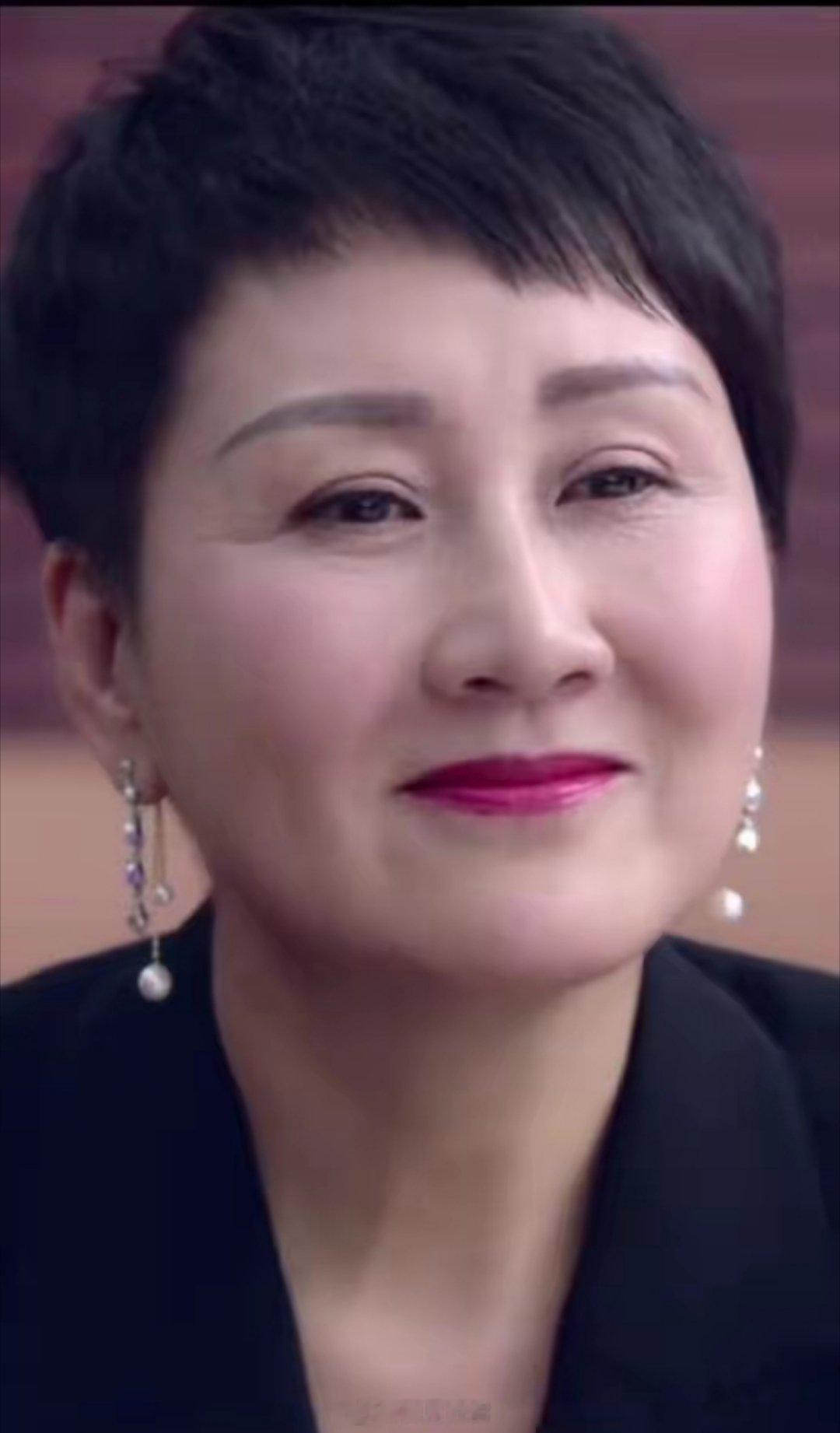 张凯丽也体会到秦海璐周一围的苦了张凯丽在娱乐圈摸爬滚打这么多年，什么大风大浪没见