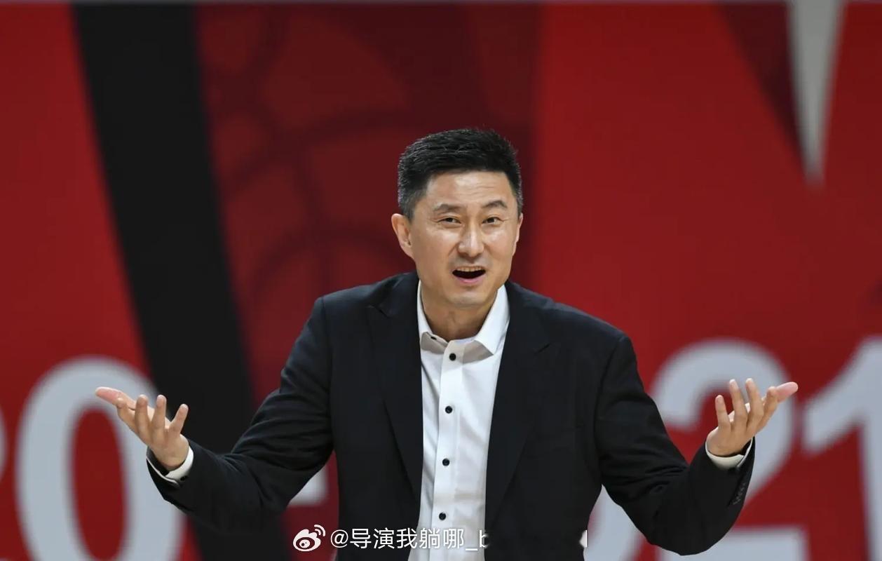 广东宏远官方发布公告：杜锋指导突发身体不适，无法坚持带队比赛，现已前往医院就诊。