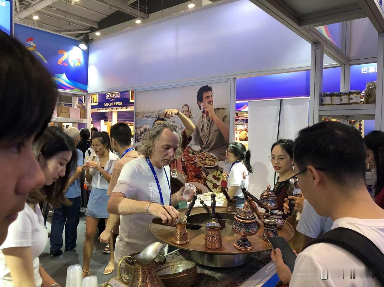 【深圳文博会里的那些国际“摆摊”：能“占卜”的土耳其咖啡】

深圳文博会，不光有