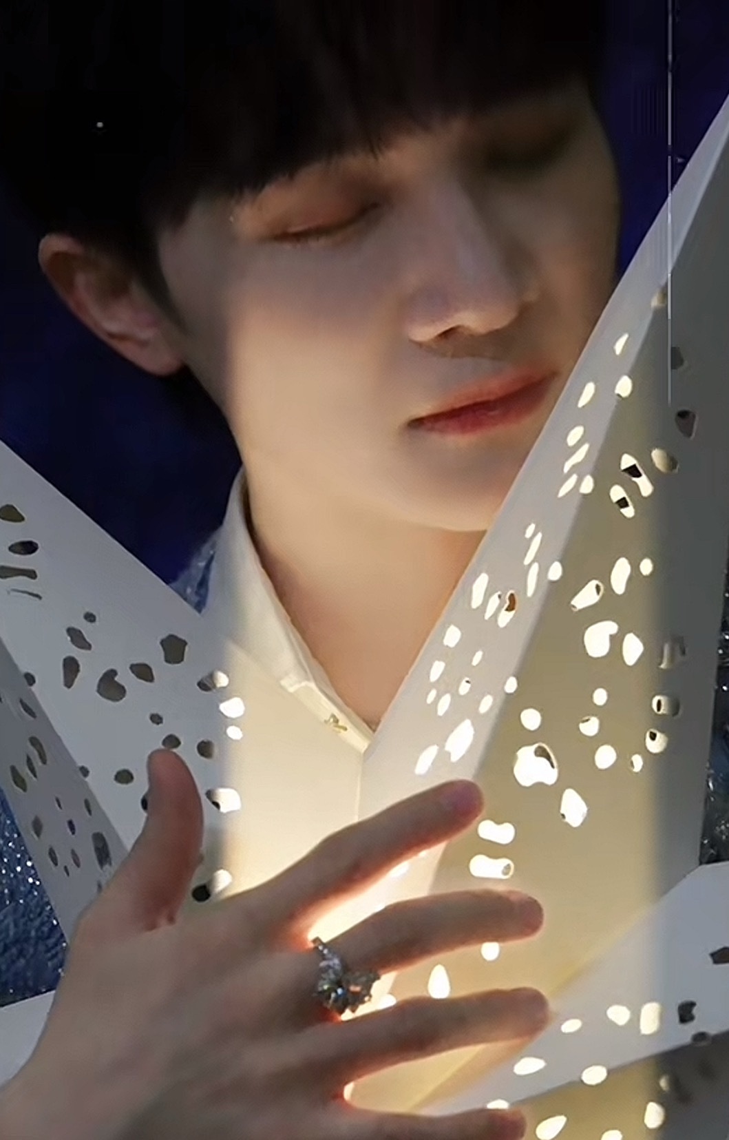 带给我如此强烈的美貌冲击。 