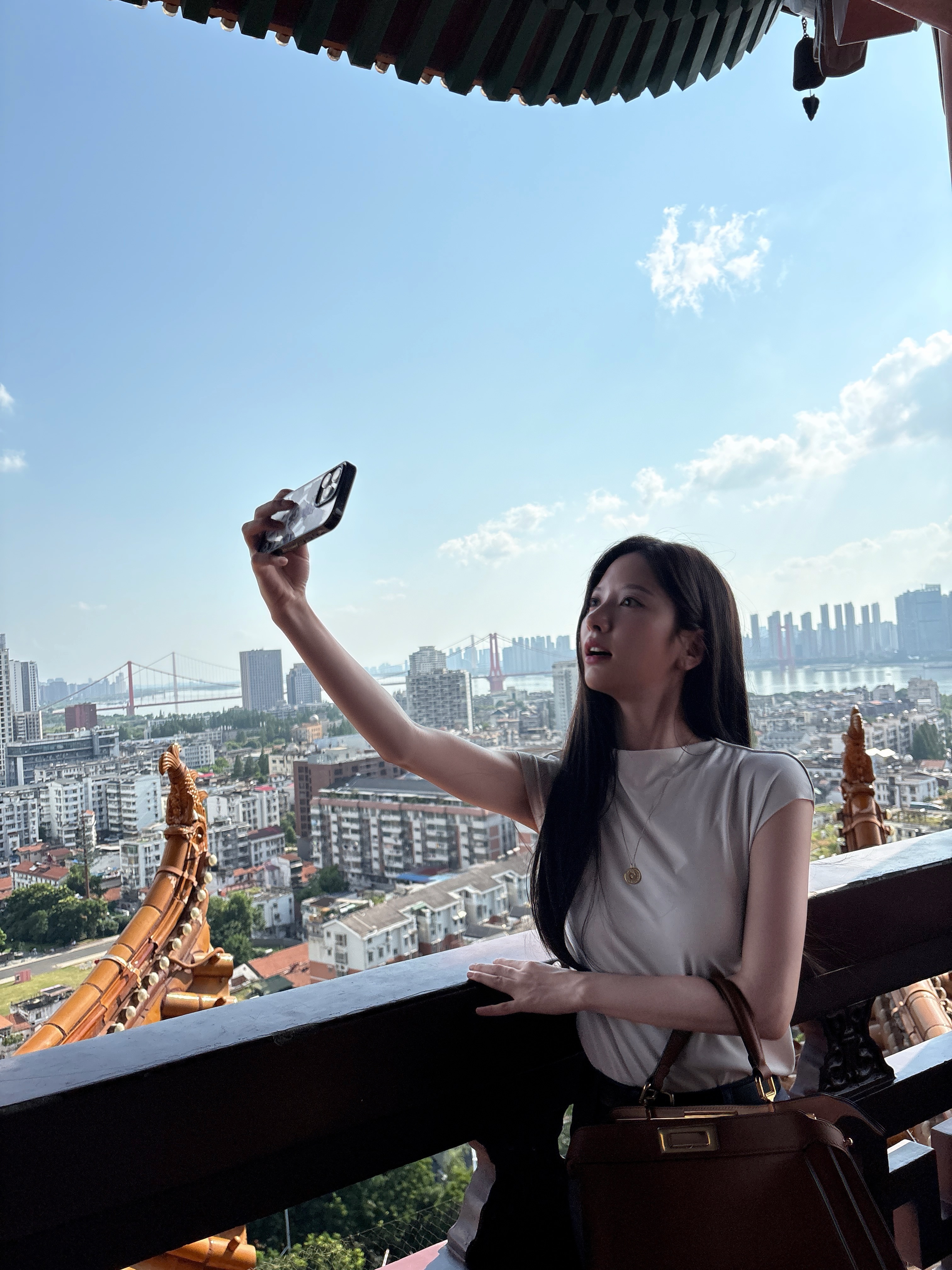 苞娜在武汉 