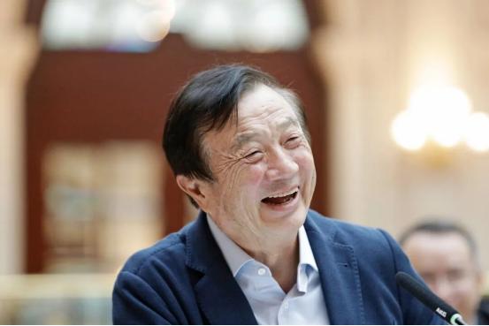 任正非又发声了。这次不是内部讲话流出，而是亲自写了一篇代序。
 
7月22日，华