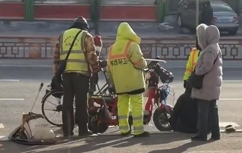 12万现金，一阵风就没了？
近日，辽宁一位妈妈，从银行取出攒了多年的12万元，想